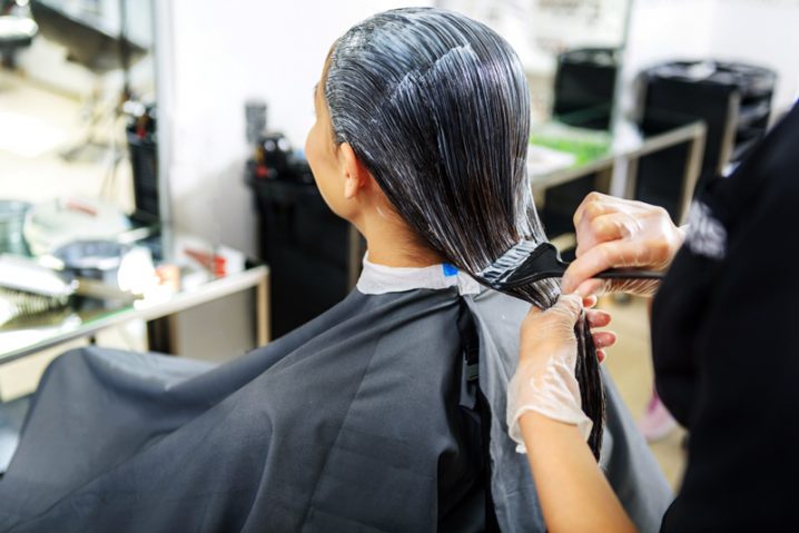 人生初のヘアカラー は責任重大 美容師 美容室の求人 転職 募集