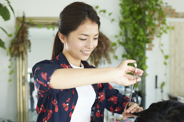 女性美容師